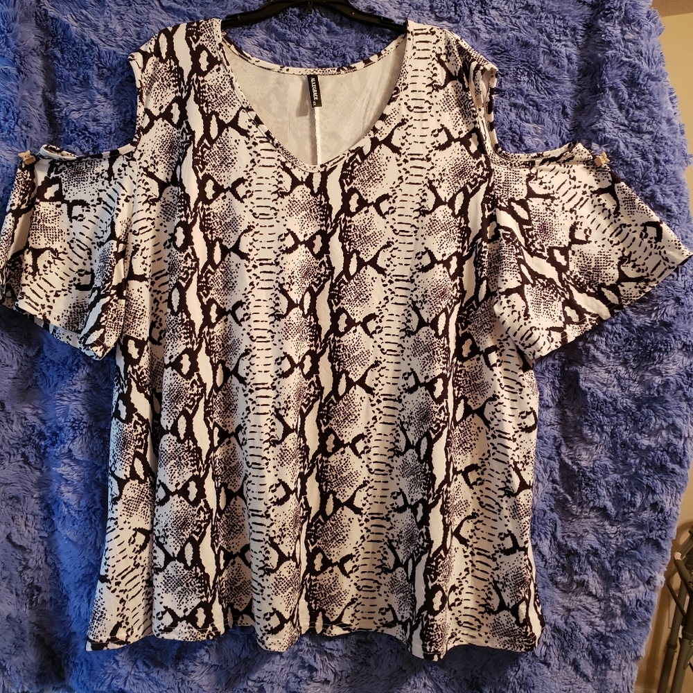 Allegrace 4XL cold shoulder top
